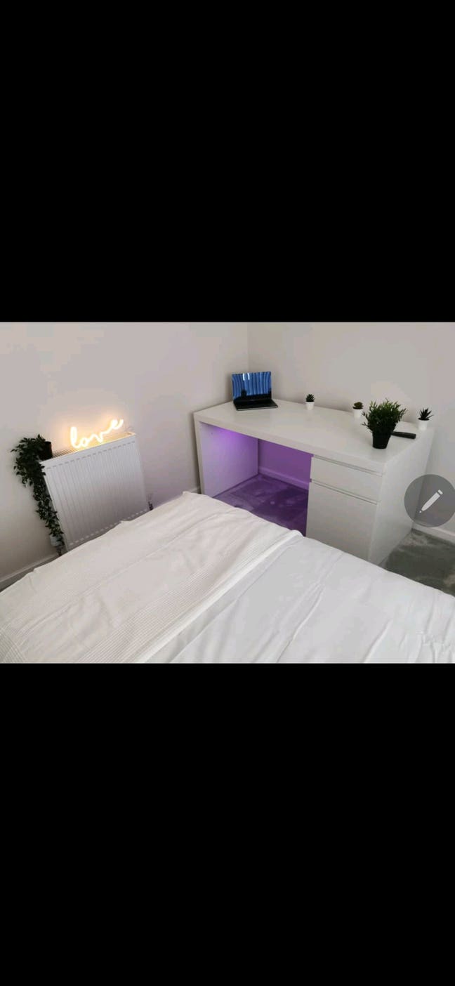Double Room. Furnished to rent...Bills included Main Photo