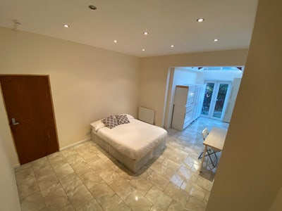 Room with 2 Kitchens Main Photo