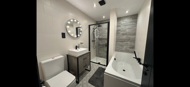 Luxury Large Double Room – Newly Renovated  Main Photo