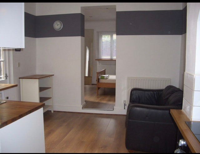 1 Bedroom Studio Flat + Private Garden  Main Photo