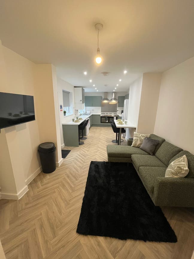 Brand New Modern 6 Bed Professional House Share Main Photo