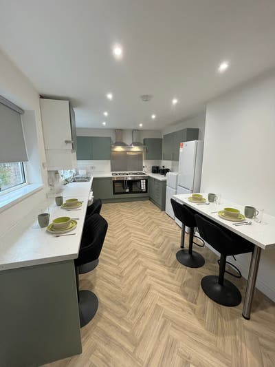 Brand New Modern 6 Bed Professional House Share Main Photo