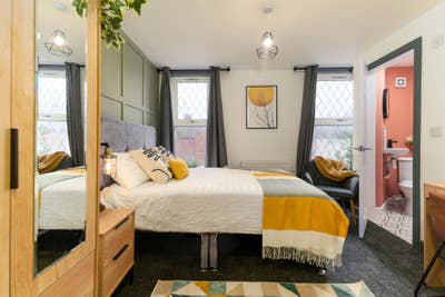 Media City Nearby | All Bills Inc | Stylish Room Main Photo