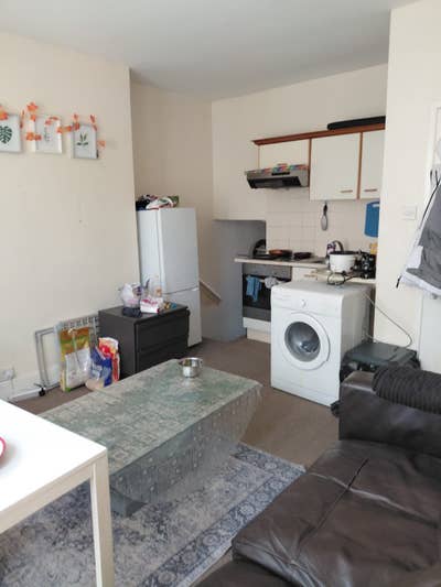 🏡 1BHK Double Bed Flat Available – Farnham Road Main Photo