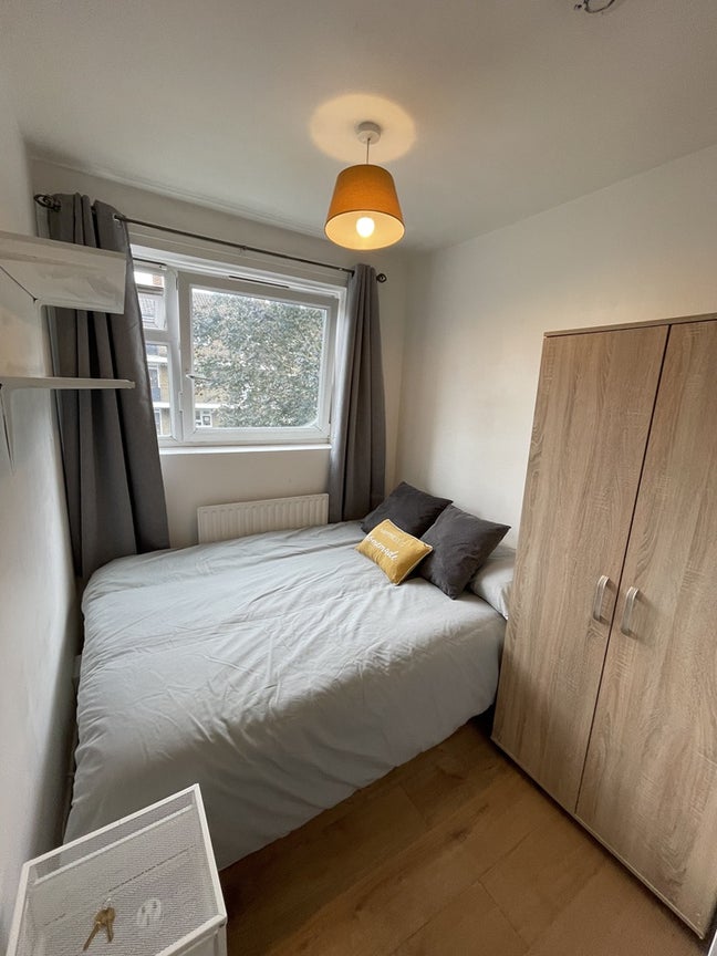 All Bills Included/ &pound;0 Deposit/Budget Fulham Room Main Photo
