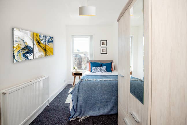 1 Double En Suite and 1 Double - L22 Area! Main Photo