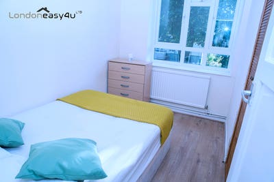  “1 Bright Double Rooms ! 5 min to Manor House ! Main Photo