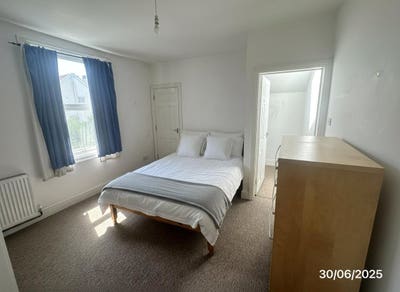 Three Rooms Available in Six Bedroom House Share Main Photo