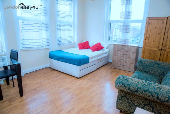 🏡Spacious double in N4 ( grand parade) Main Photo