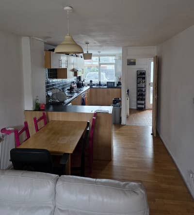 Large Furnished Double Room in Relaxed House Main Photo