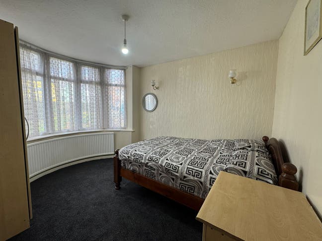 Rooms Available In Rednal Only for Benefits Main Photo