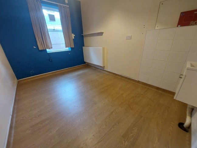 Spacious rooms available from &pound;425pcm  Main Photo