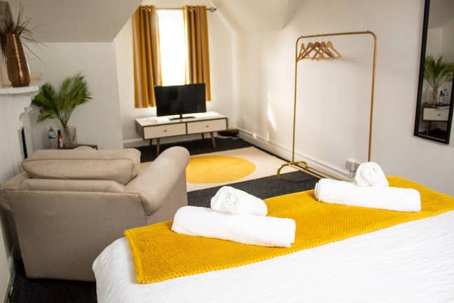 Contractor House NEC JLR Airport Parking Sleeps 11 Main Photo