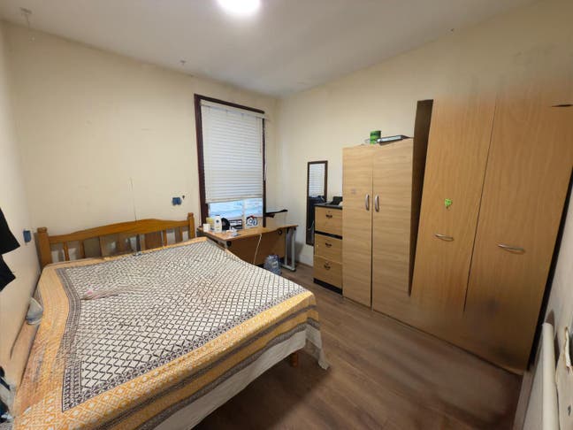 Bright & Spacious Room | All Bills Included  Main Photo