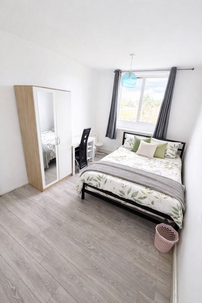 Nice Room in Whitechapel Area**Couple Welcome** Main Photo