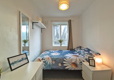 Small Dbl in Holloway w. living room and balcony Main Photo