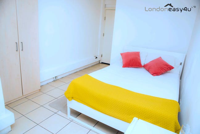 🏡 Spacious 3-Bedroom Flat in N4  (47 basement) Main Photo