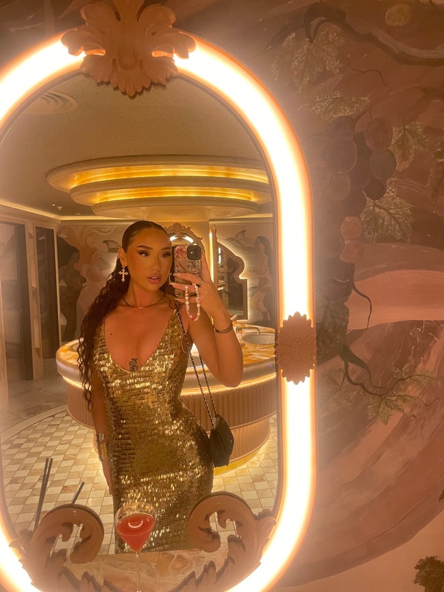 25- Looking for someone to move in with Main Photo