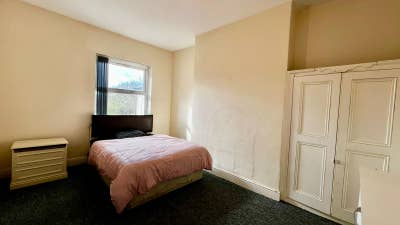 UC|DSS - Double Room – 3 Month's Free - Move Today Main Photo