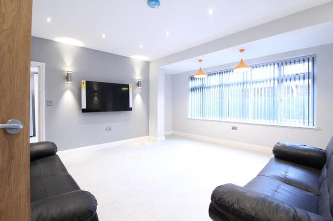 6 Bed Student Property - Located in Beeston Main Photo