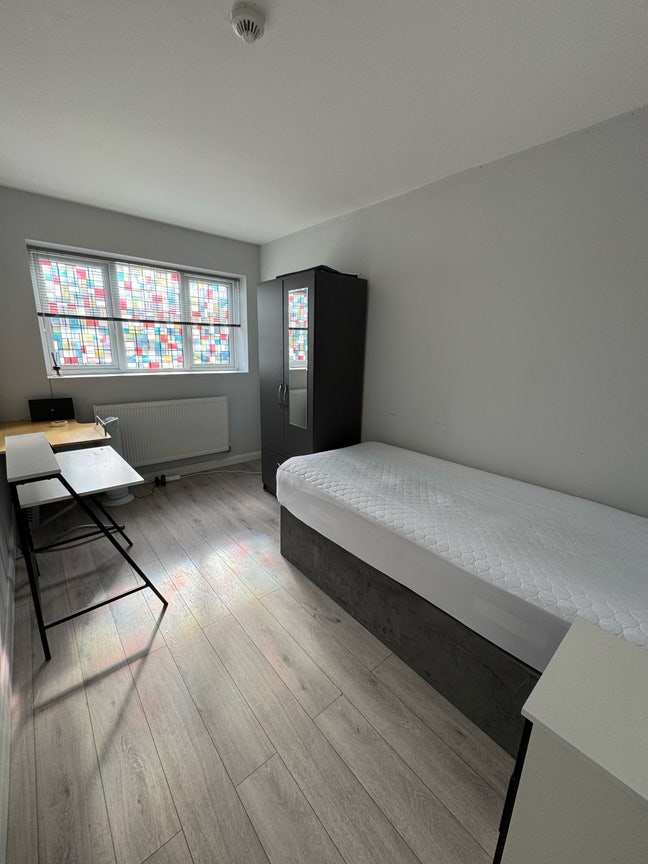 Clean Single room available in Oldbrook  Main Photo