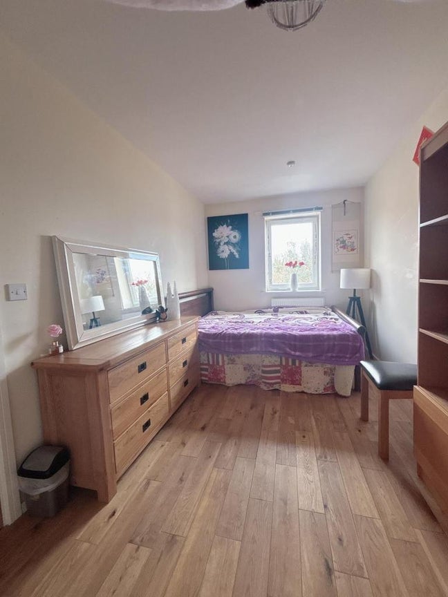 Fully Furnished Double Room in NW7 1ED Main Photo