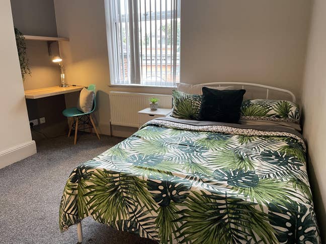 🟡   Lovely Double Close to Station - NOW Main Photo