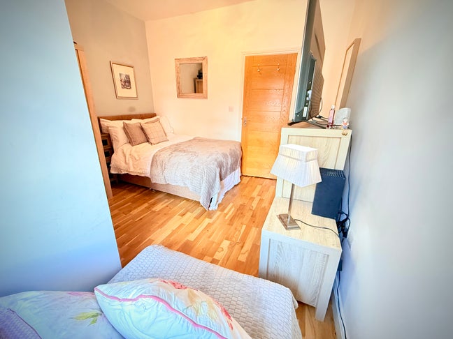 Luxury Double Ensuite  Bounds Green N22  Bils  Inc Main Photo