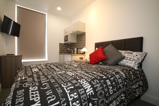 En suite room - friendly house 🏠  Main Photo