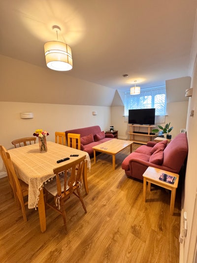 Small Room - Clean and Peaceful house share Main Photo