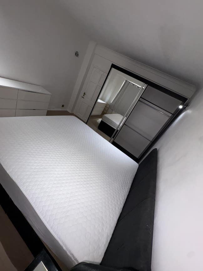 1 Bedroom Superkingsize Bed LARGE room. Main Photo