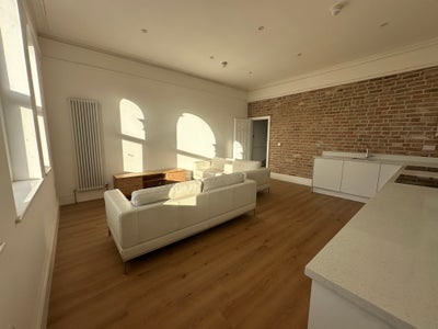 Brand newly refurbished house share in Didsbury Main Photo