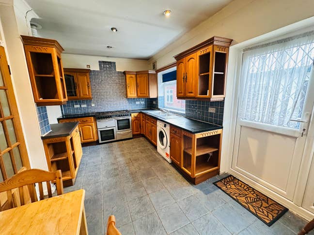 1 Bed Flat to Rent - Southall - &pound;1299 INC BILL Main Photo