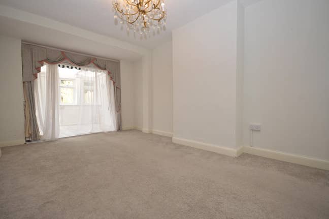 3 Bedroom Terraced House - Ilford Main Photo