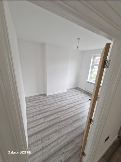 Very tidy Room fully furnished  Main Photo