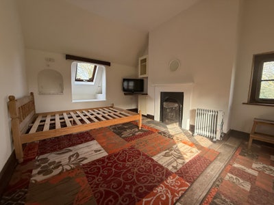 Sunny character room in rustic farmhouse Main Photo