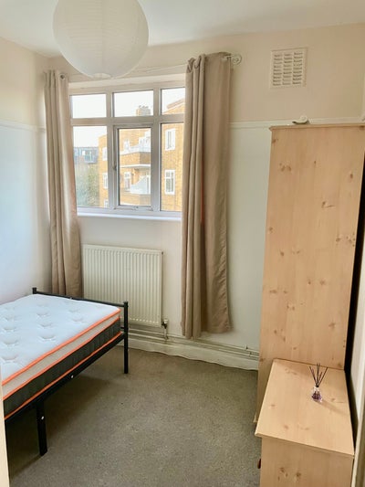 Quiet professional wanted for flatshare Main Photo