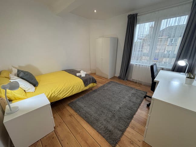 SUPERIOR Double Room near Uni -Bills Included Main Photo