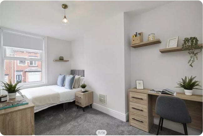  Large  End  Terrace  -  female students preferred Main Photo