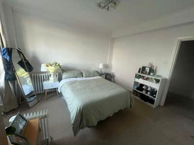 Spacious and light double room in Hammersmith Main Photo