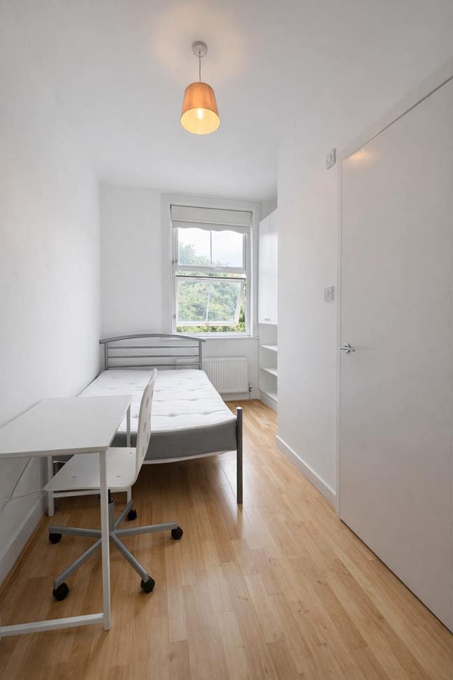 Private En Suite Room with Shared Kitchen Main Photo