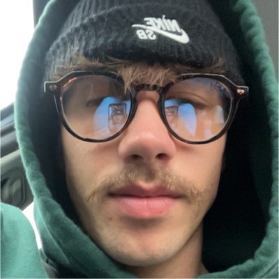 Professional Male seeks a single or double room Main Photo