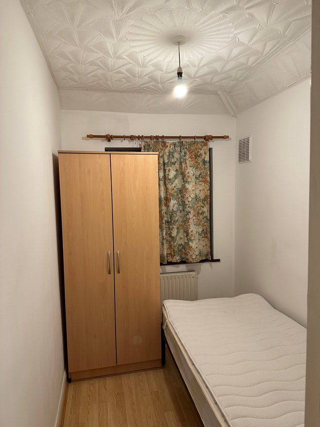 Box Room for rent in Hayes Main Photo