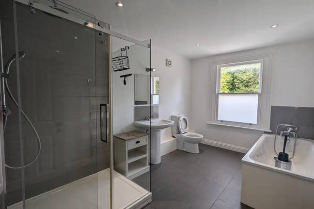 Double Room Available to Sublet Off Cowley Road Main Photo