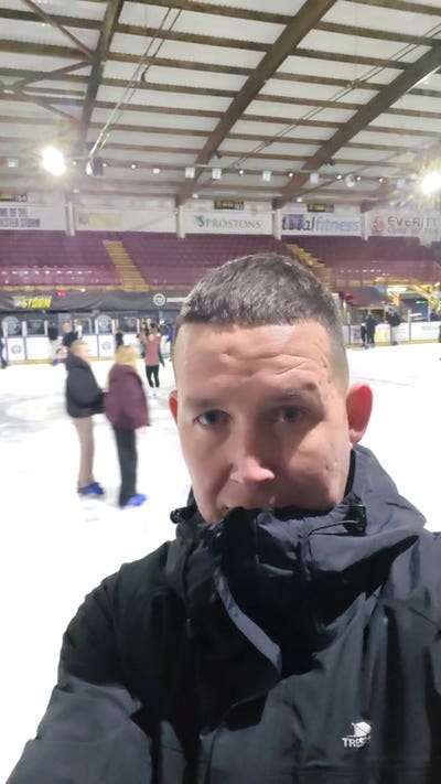 Professional Male seeks a single or double room Main Photo