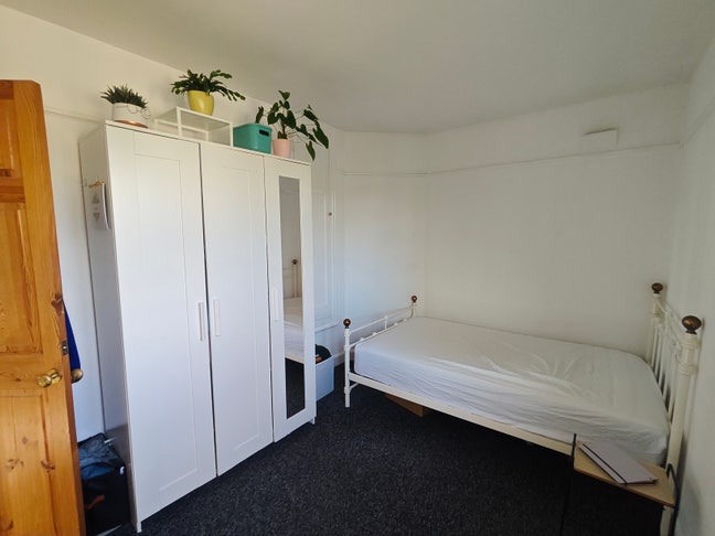 Double Room + Separate WFH office West Dids Main Photo