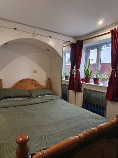 1x Small Studio Flat Available for RENT Main Photo