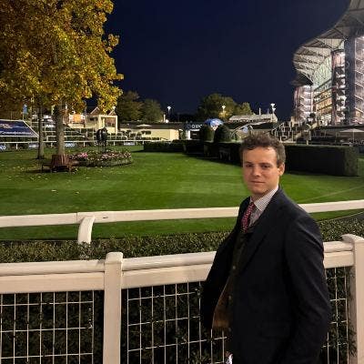 Professional Male seeks a double room Main Photo