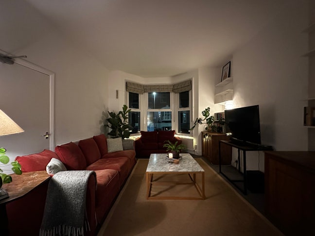 Double room with a sink in room!   Main Photo