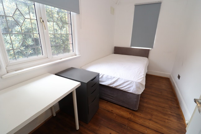 Excellent Value Room |Canning Town|Small Household Main Photo